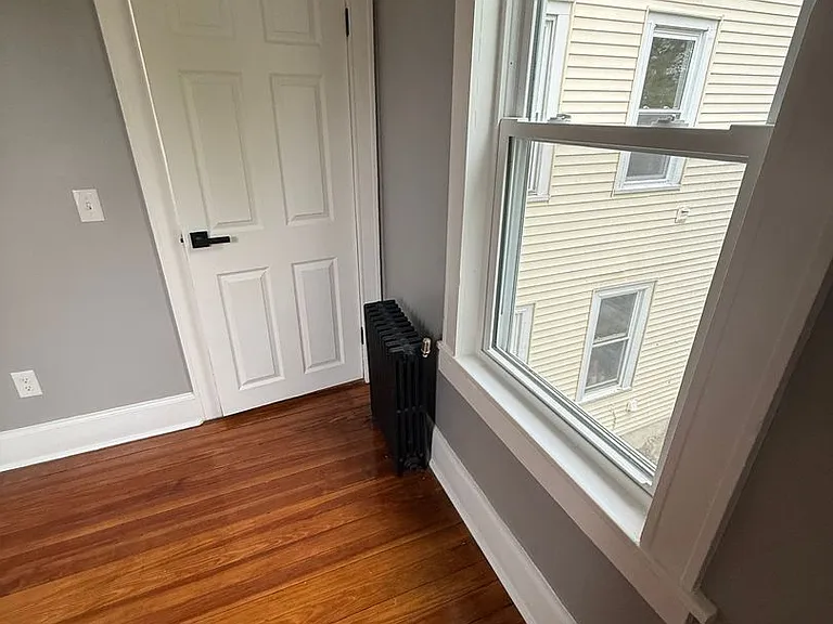 266 Linden St — Photo 32