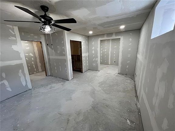 5th image of 3418 Dover St