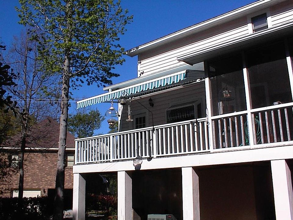 Rear porches w/awning