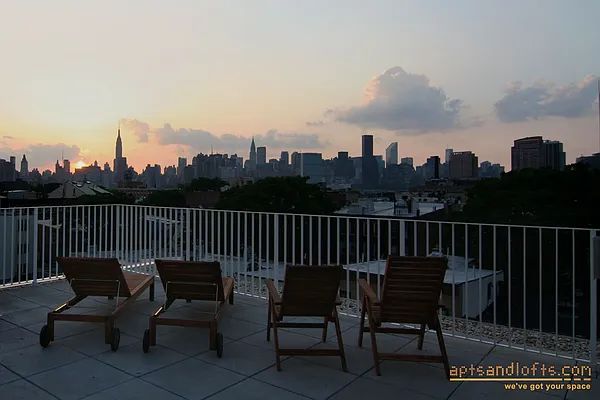Sold by aptsandlofts.com | media 28