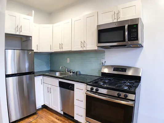Rented by City Connections Realty | media 3