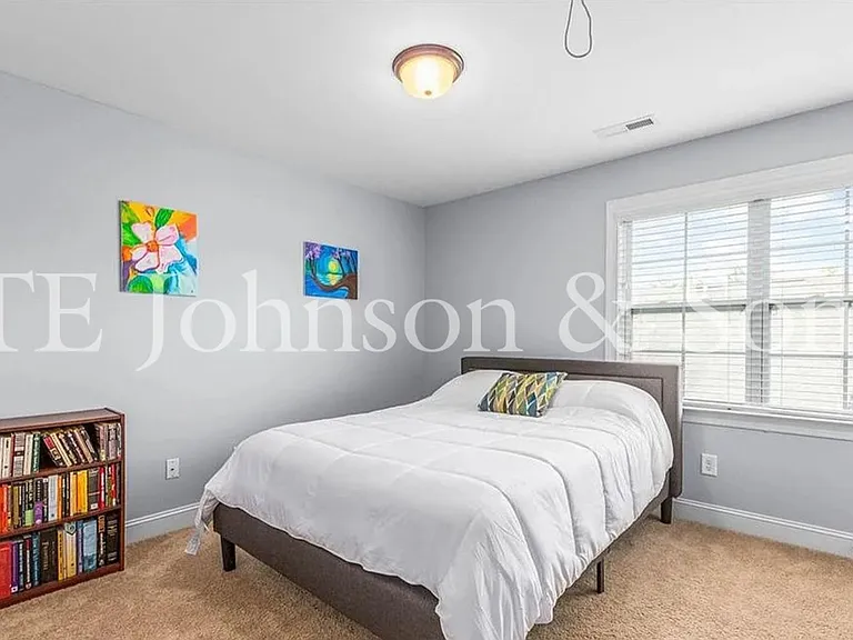 1025 Richmond Park Dr — Photo 11