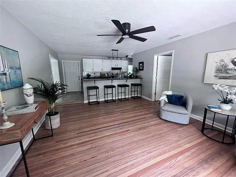 3857 W University Ave — Photo 14