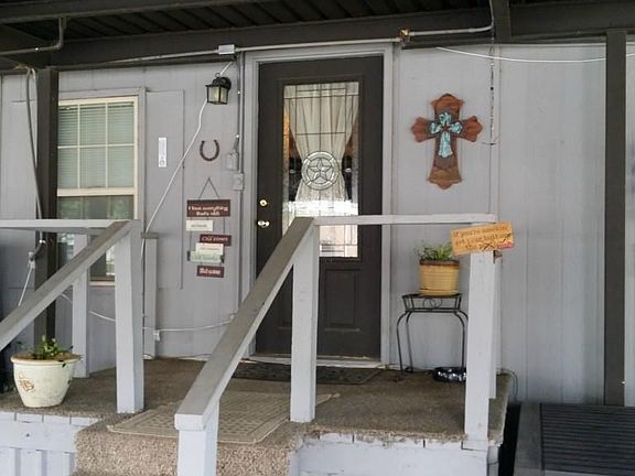 105 Minton Lane - Front Entrance