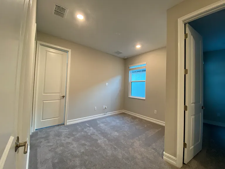 4671 Almada Ln — Photo 31