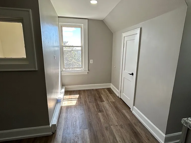 7 Hunting St #3 — Photo 5
