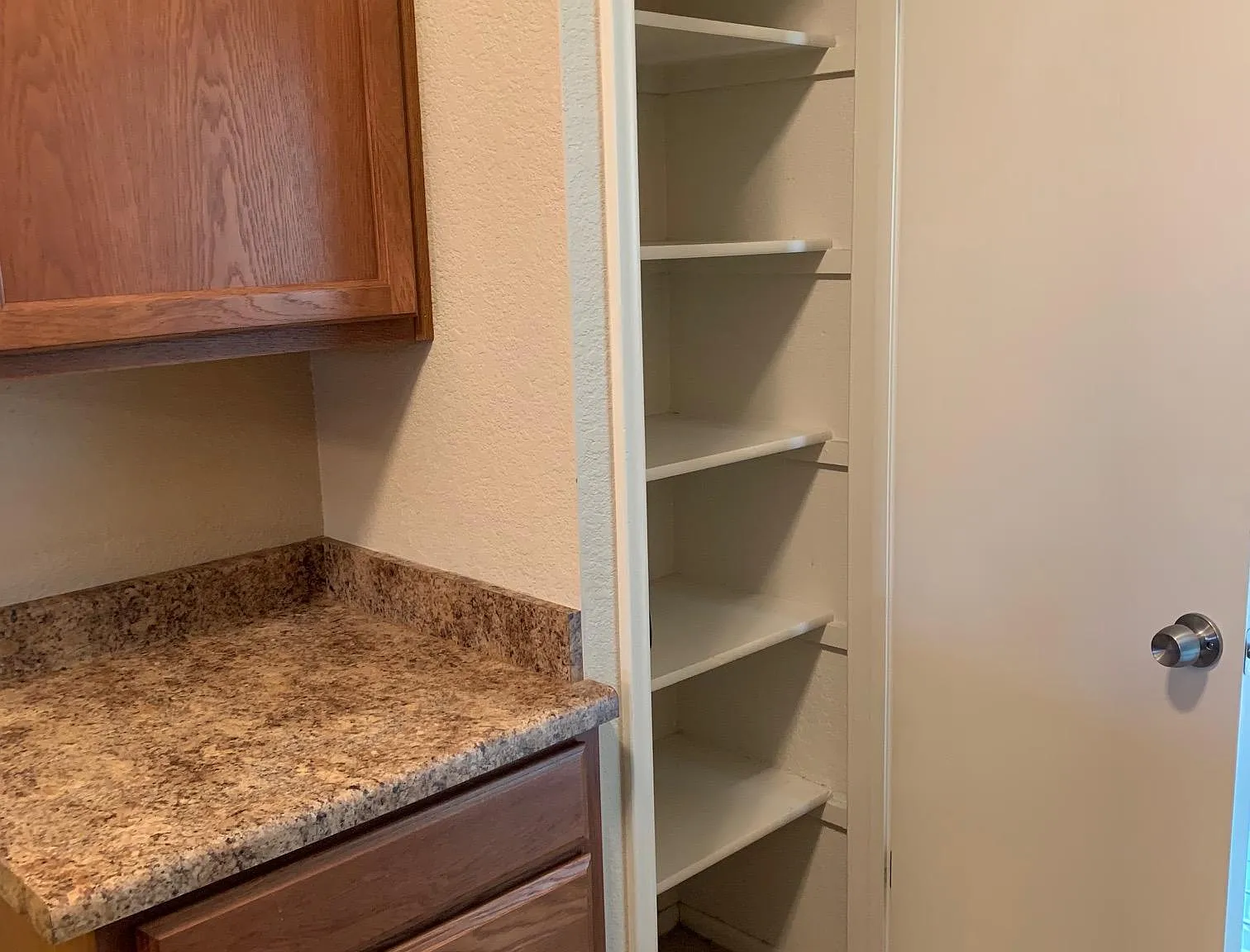 2 bed, 2.5 bath, 1056 sqft, $1,600 — Photo 3