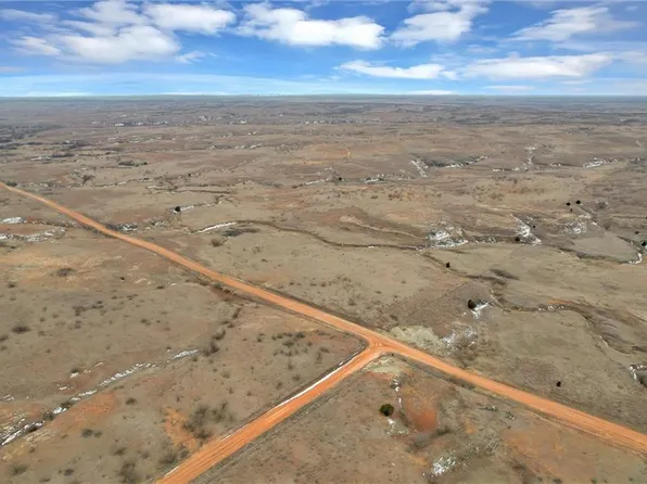 100 N County Road 1740 Rd, Erick, OK 73645