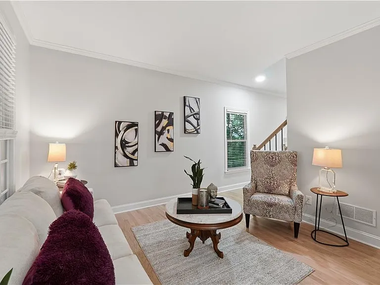 682 Montglade Ct — Photo 36