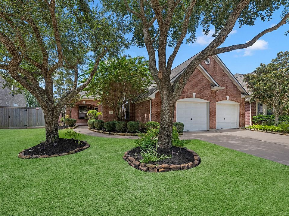 1st image of 2730 Driftwood Dr