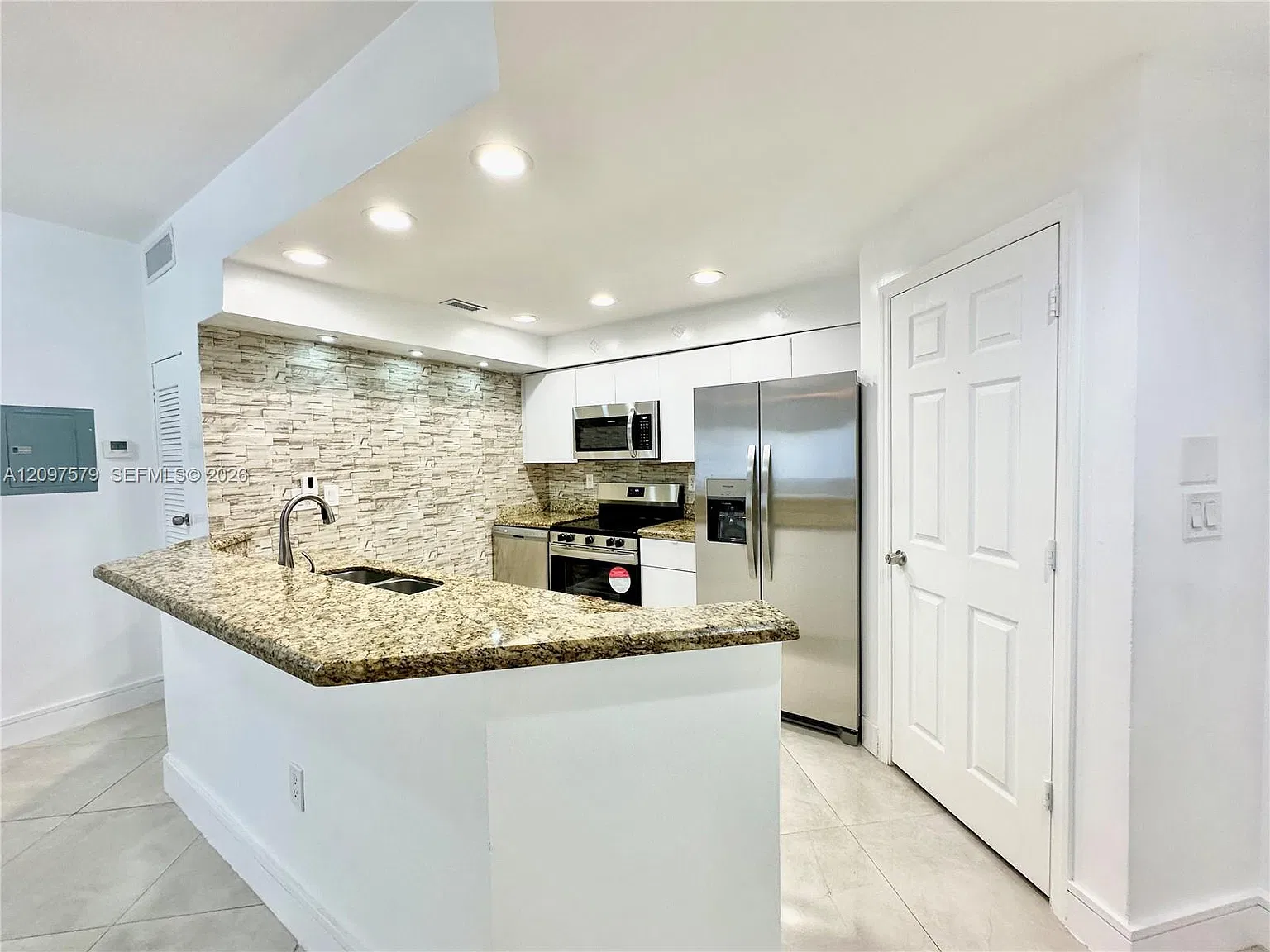 Marina Oaks Condo — Photo 3
