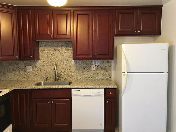 3rd image of 670 Azara Pl APT 3