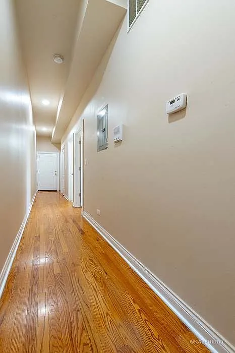 Building Photo - 4004 W Wilcox St #1