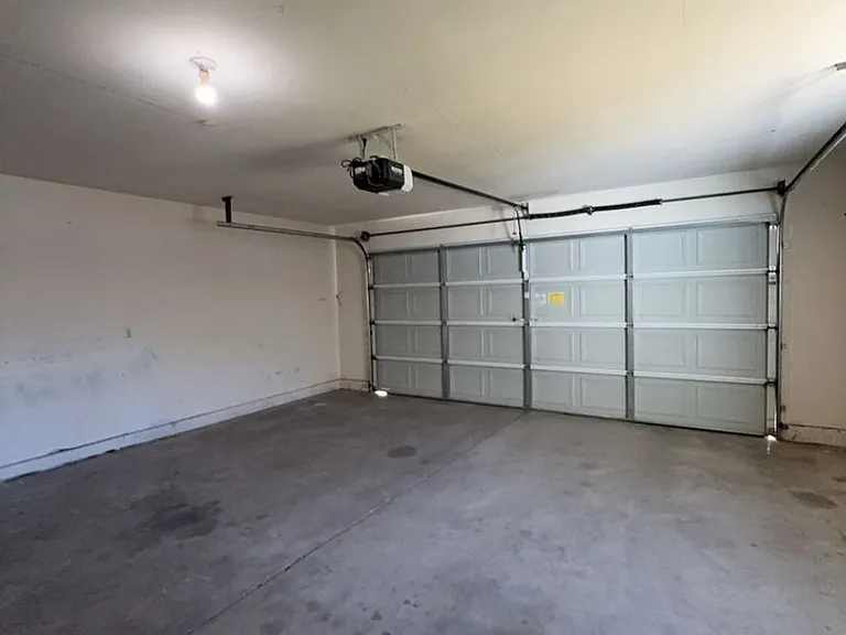 155 Derek Dr — Photo 37