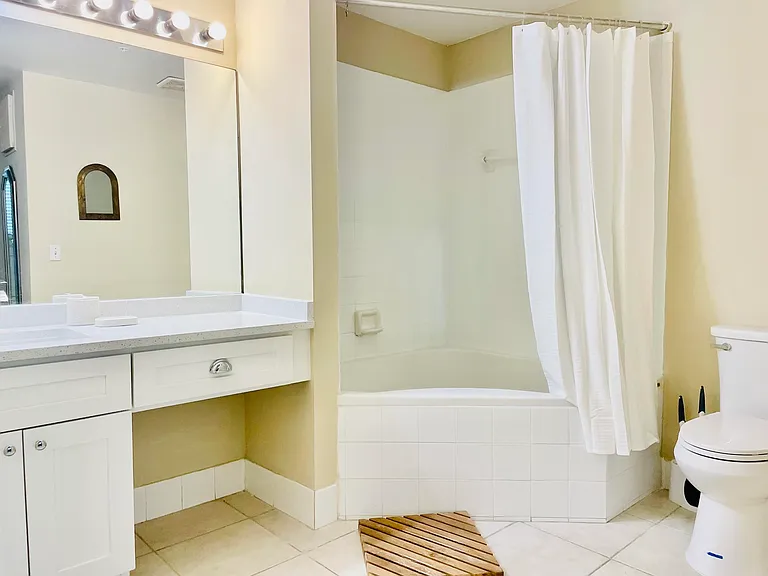 2060 Greenview Shores Blvd #303 — Photo 15