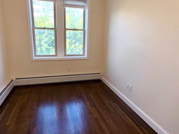 76 Beacon Avenue image 2 of 34