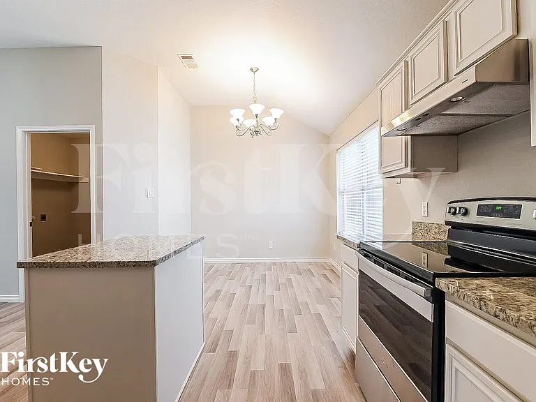 1731 Reynolds St — Photo 7