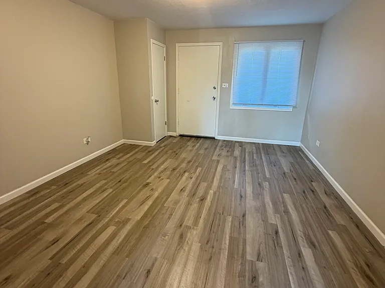 10700 S Roberts Rd #1 — Photo 2