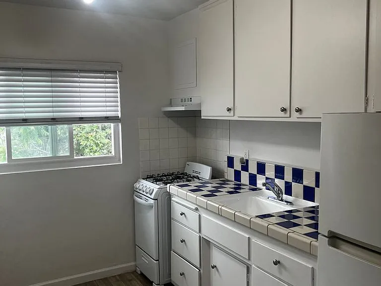 2613 W Olive Ave — Photo 15