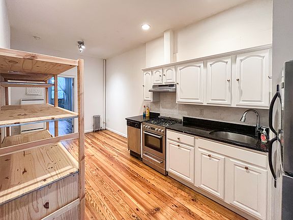 3rd image of 642 Humboldt St APT 1r
