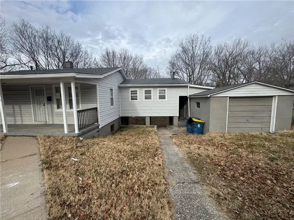 11816 E Scarritt Ave, Sugar Creek, MO 64054