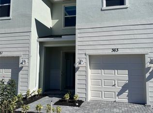 363 SE Crossoak Ln, Port Saint Lucie, FL 34984