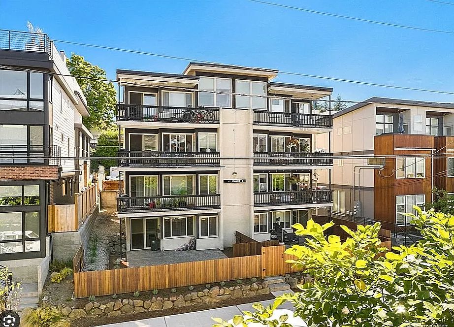 1st image of 2362 Franklin Ave E APT 301