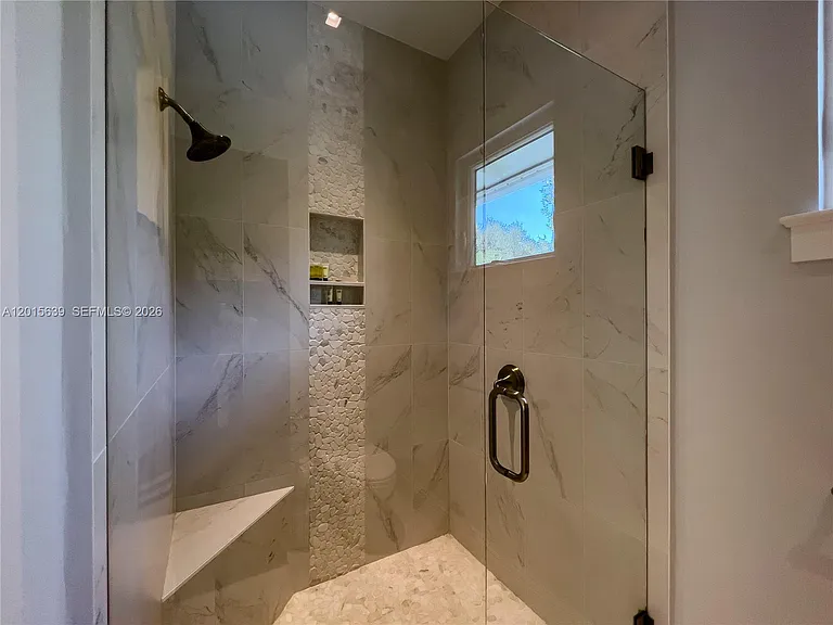 545 SW Indianola St — Photo 37