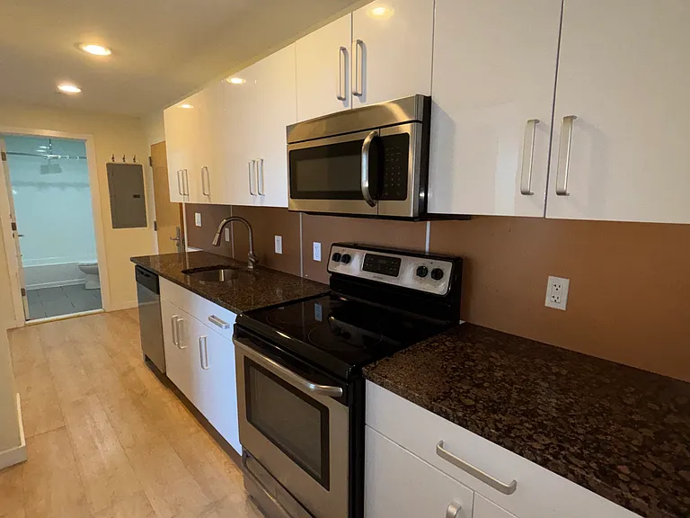 249 S 49th St #206 — Photo 2