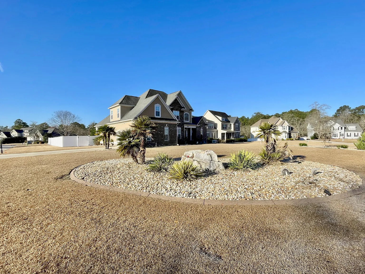 4 bed, 2.5 bath, 2672 sqft, $2,600 — Photo 3