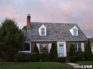 221 Walnut Ln, Riegelsville, PA 18077