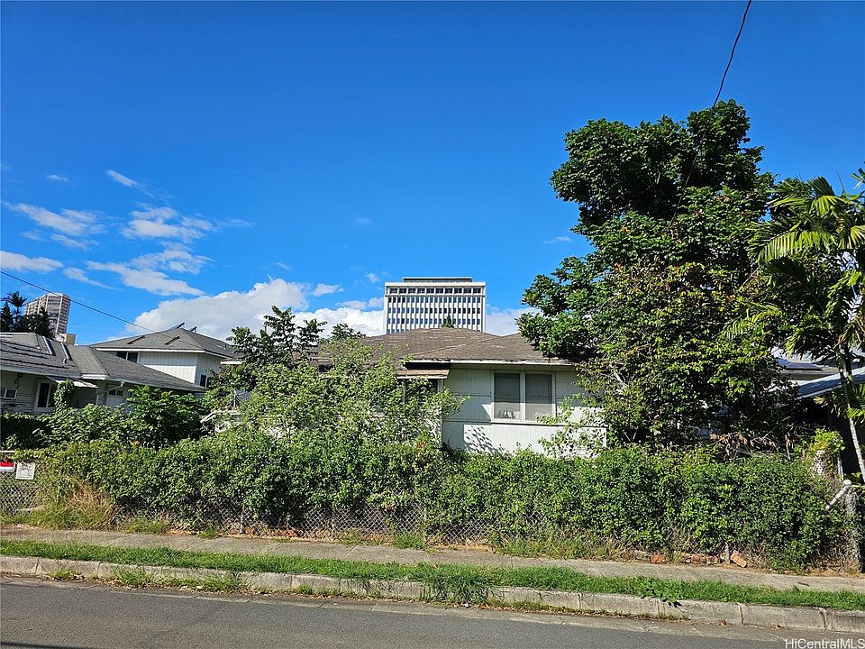 2nd image of 1140 Elm St