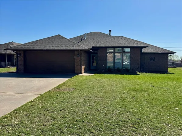 3021 Heatherwood Dr, Chickasha, OK 73018