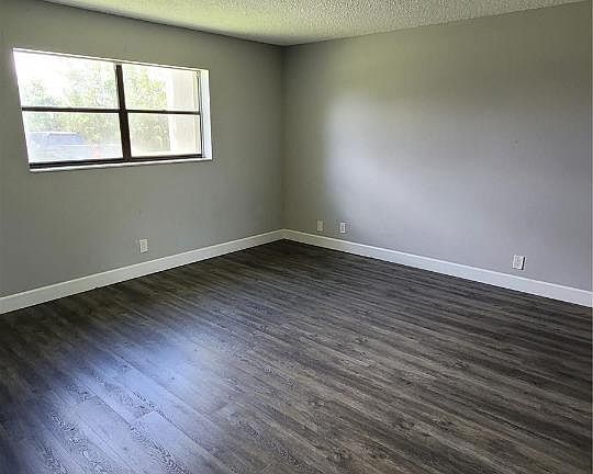 5th image of 500 NE 2nd St APT 114
