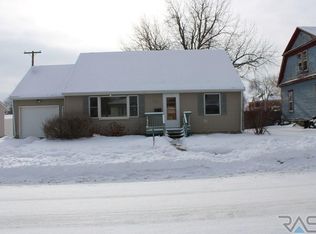 306 E Crawford St, Luverne, MN 56156
