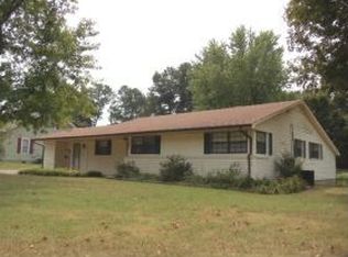 106 E Main St, Loretto, TN 38469
