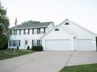 1125 Frost Ct, Green Bay, WI 54311