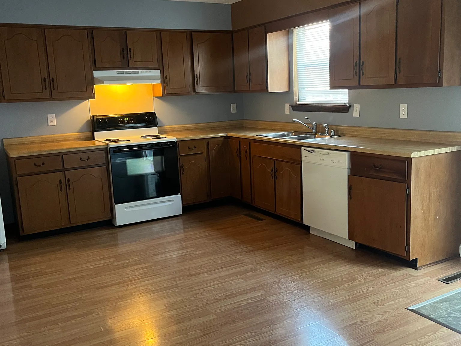 3 bed, 1280 sqft, $1,250 — Photo 1