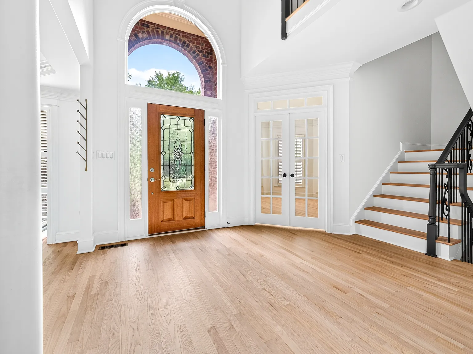 4 bed, 4.5 bath, 3958 sqft, $5,500 — Photo 3