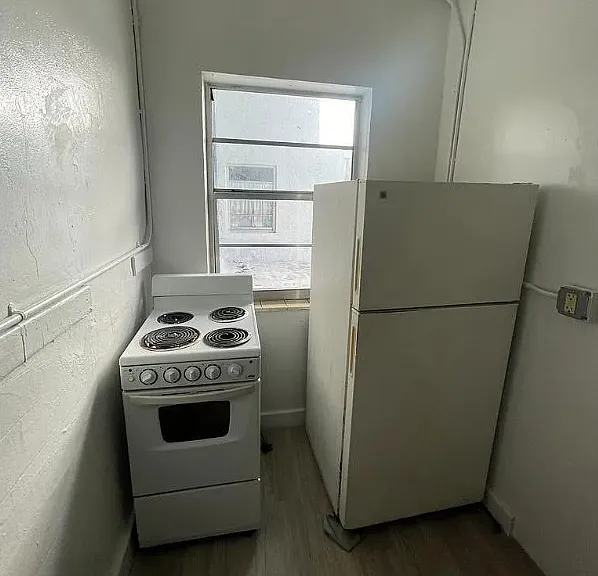 1603 SW 8th St #8 — Photo 3