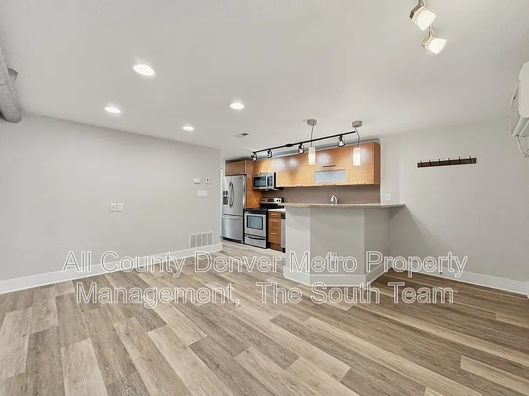 195 S Pennsylvania St #204 — Photo 2