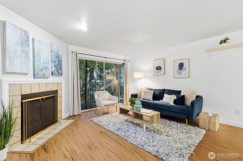 2nd image of 4106 Factoria Boulevard SE #205