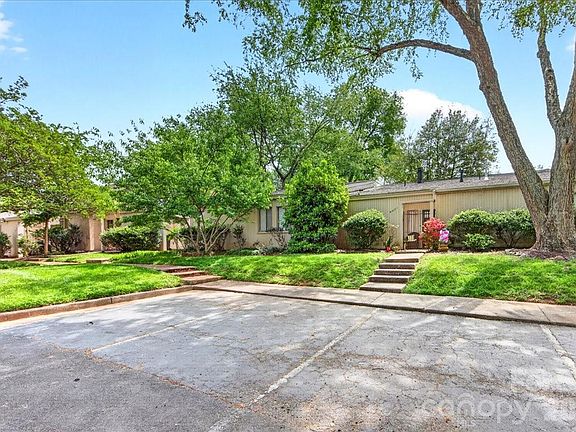 3rd image of 8007 Horse Chestnut Ln