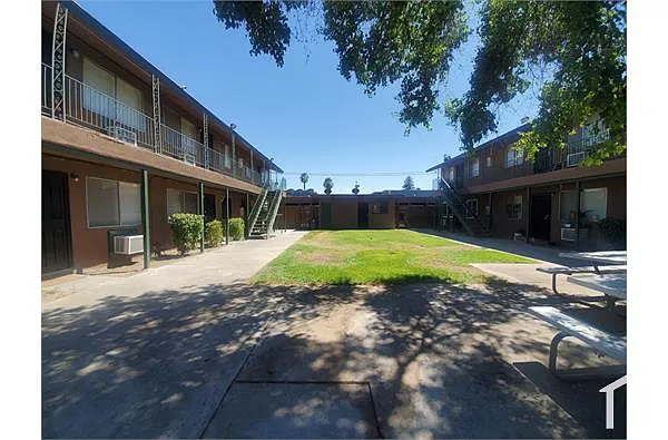Building Photo - 1369 E San Bruno Ave #F