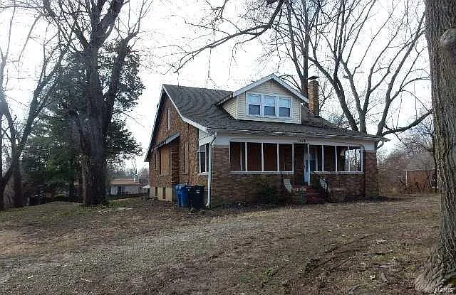 1416 Trampe Ave photo 1