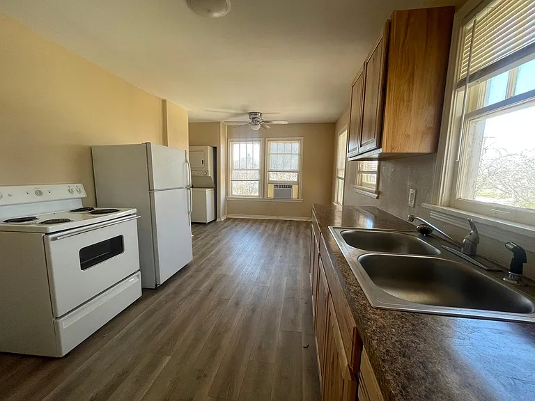 466 Clinton St #4 — Photo 5