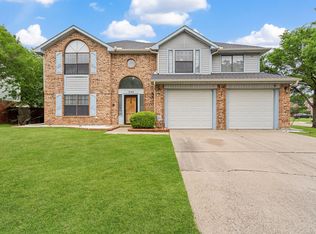 303 Hopewell St, Grand Prairie, TX 75052