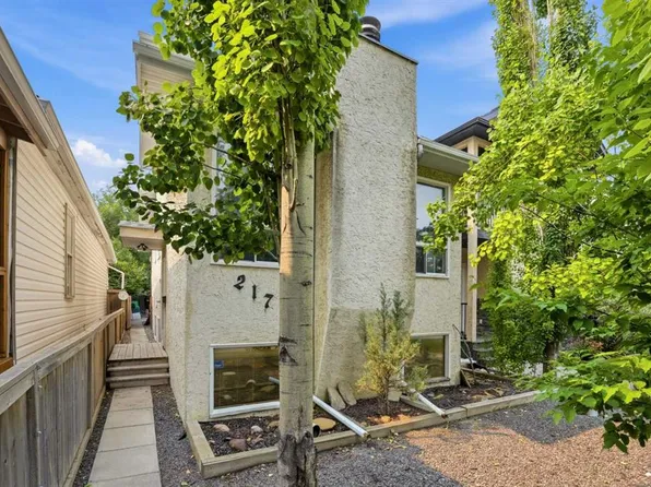 217 N 23rd Ave NE, Calgary, AB T2E 1V8
