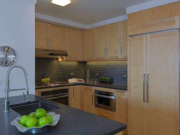5th image of 201 E 86th St Penthouse D1