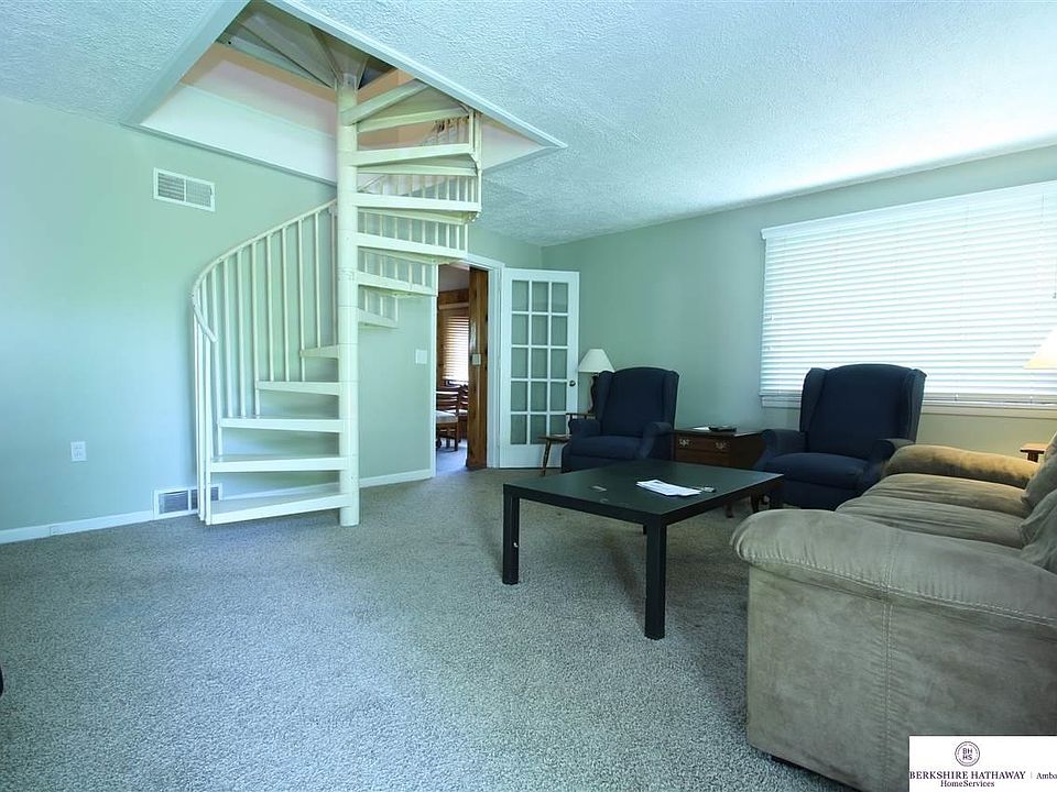 2nd image of 701 N 75th St